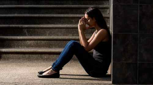 Czy nawiedzenie może pojawić się, gdy utożsamiamy się ze swoim cierpieniem