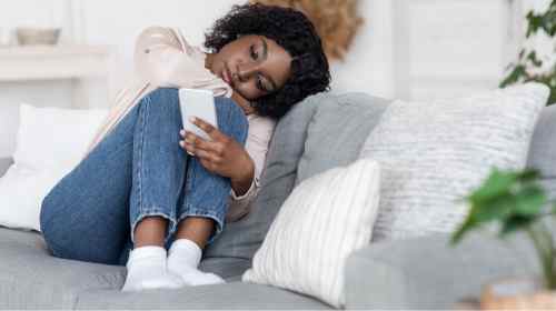 W jaki sposób samotność może prowadzić do nawiedzenia 